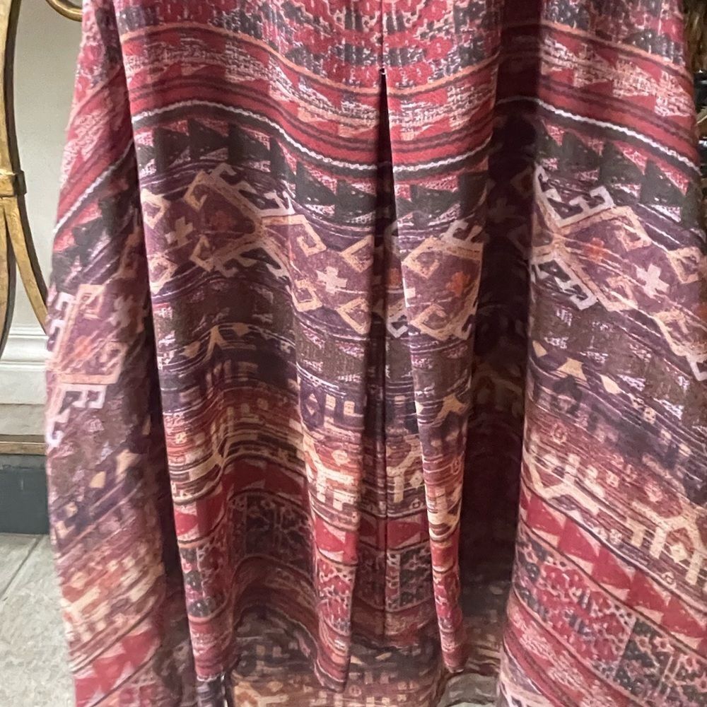 Versatile Aztecasplit Tank Blouse! - image 7